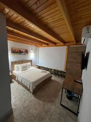 Ados Hotel Çeşme