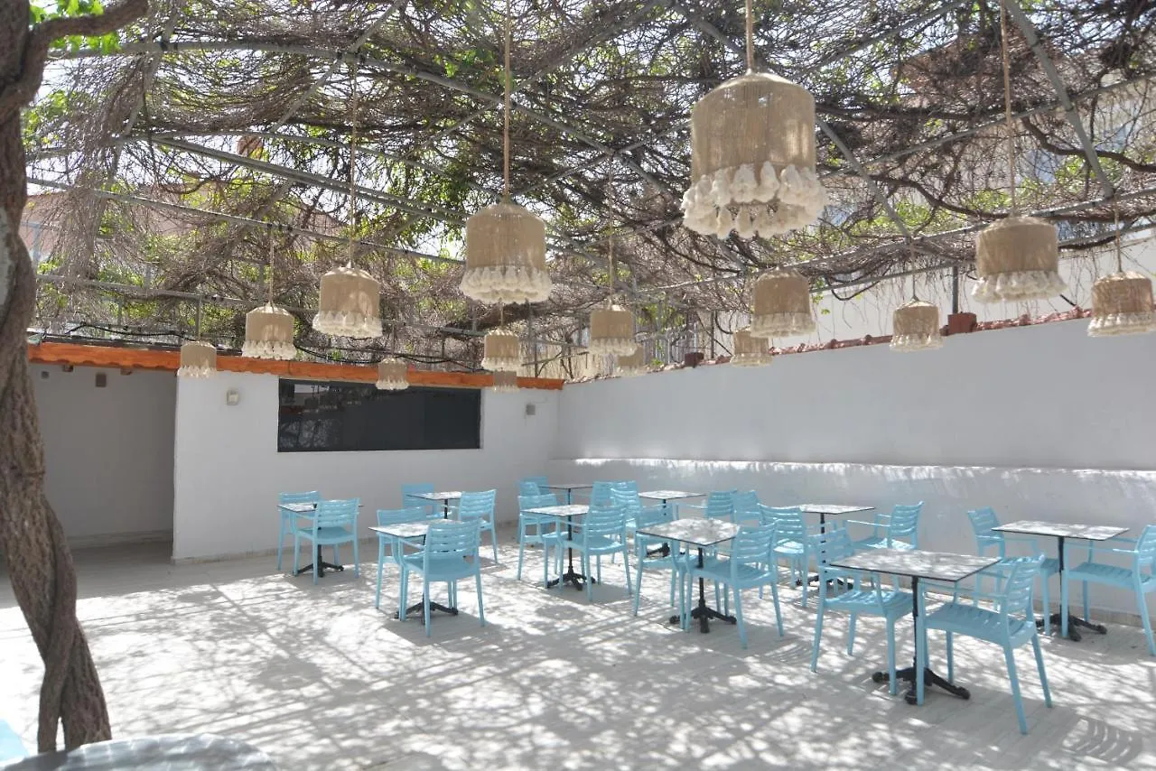 Ados Hotel Çeşme
