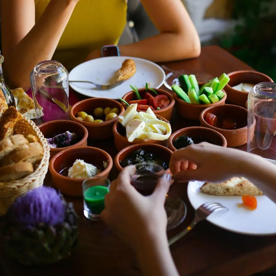 Ados Hotel Çeşme
