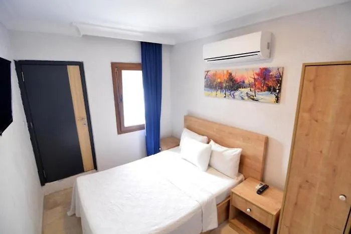 Ados Hotel Кешме