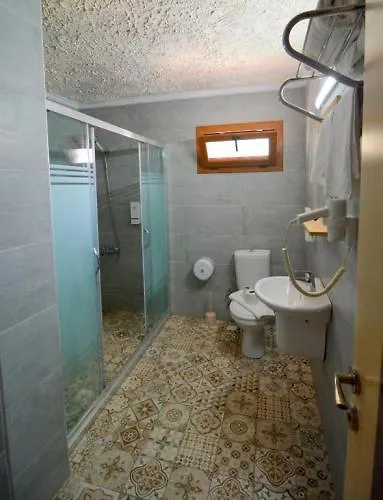 Ados Hotel Кешме 2*,