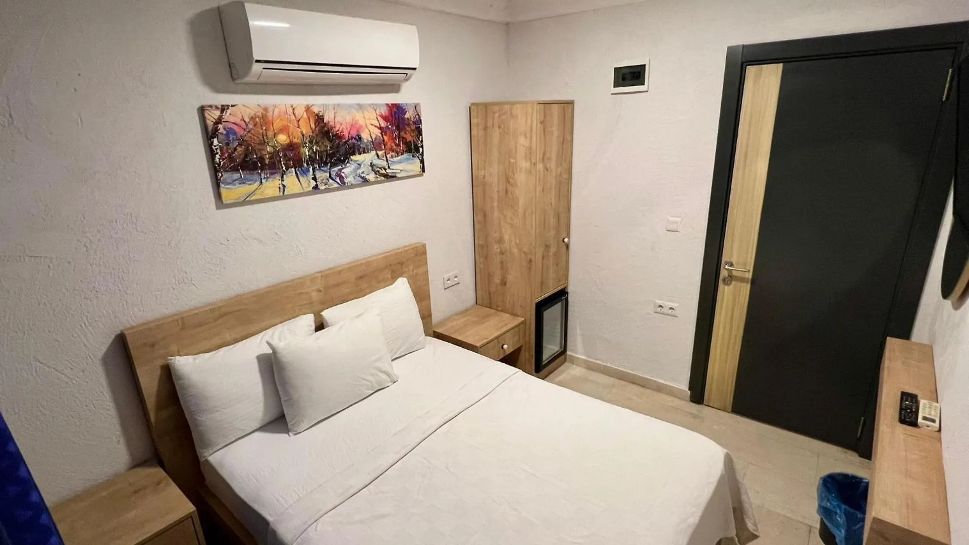 Ados Hotel Кешме